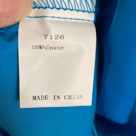 Pretty Garden, Blue V Neck Dress with button front and long puff sleeves. Size M - Picture 9 of 10